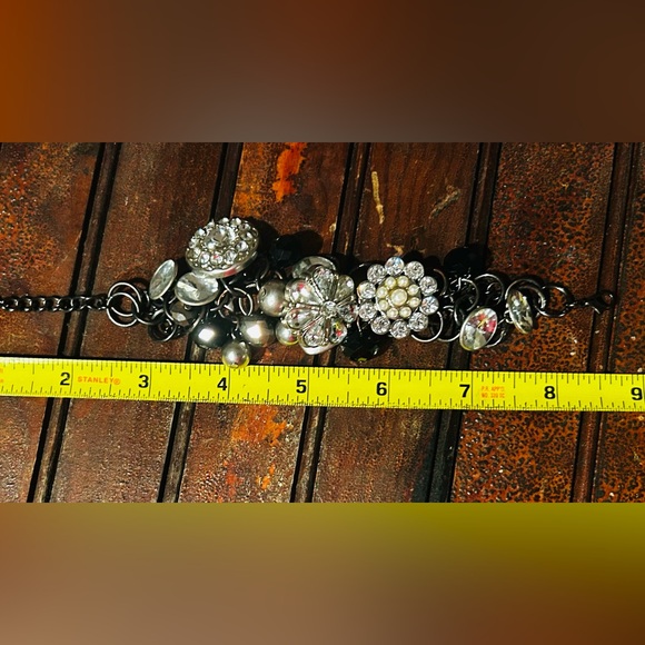 Grandma’s Buttons Bracelet - Picture 4 of 4